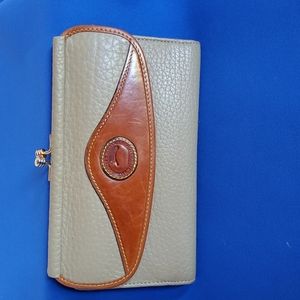 Dooney & Bourke womens wallet